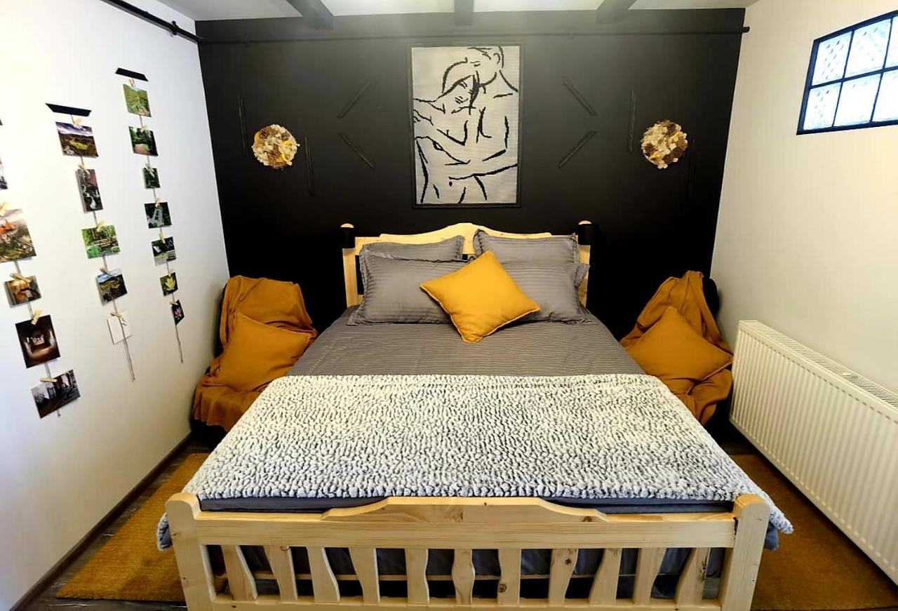 Apartamento Night Lotus Hunedoara Exterior foto