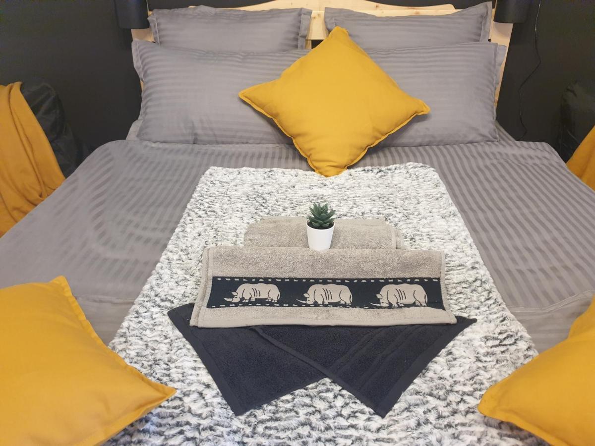 Apartamento Night Lotus Hunedoara Exterior foto