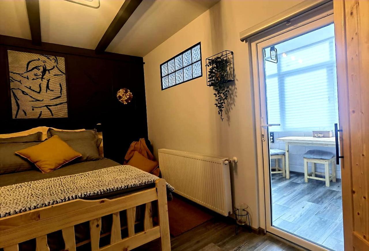 Apartamento Night Lotus Hunedoara Exterior foto