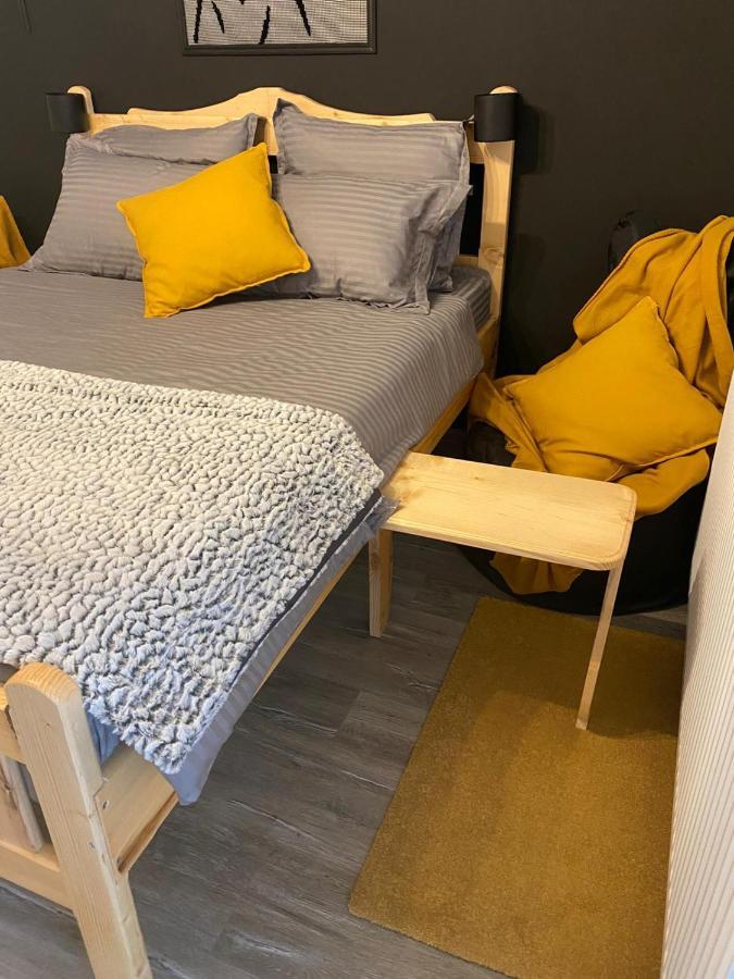 Apartamento Night Lotus Hunedoara Exterior foto